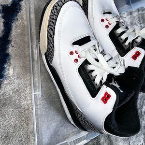 Jordan Sneakers Boys Size 6 (can fit women size 7.5)